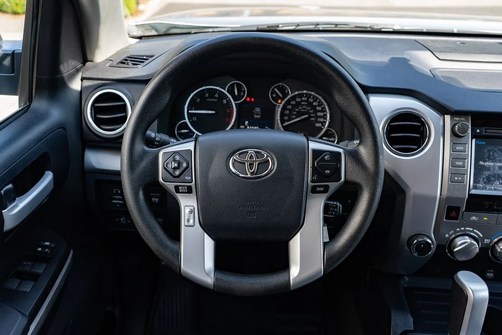 Used 2017 Silver Toyota SR5 image 13