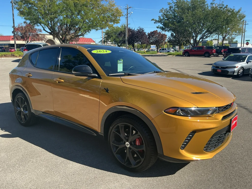 Used 2024 Acapulco Gold Dodge R/T Plus image 3