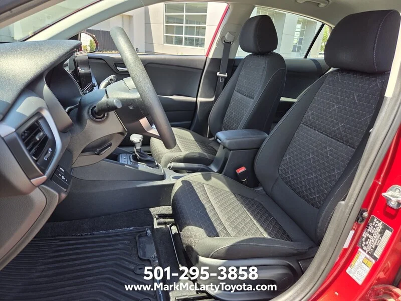 Used 2023 Currant Red KIA S IVT image 9