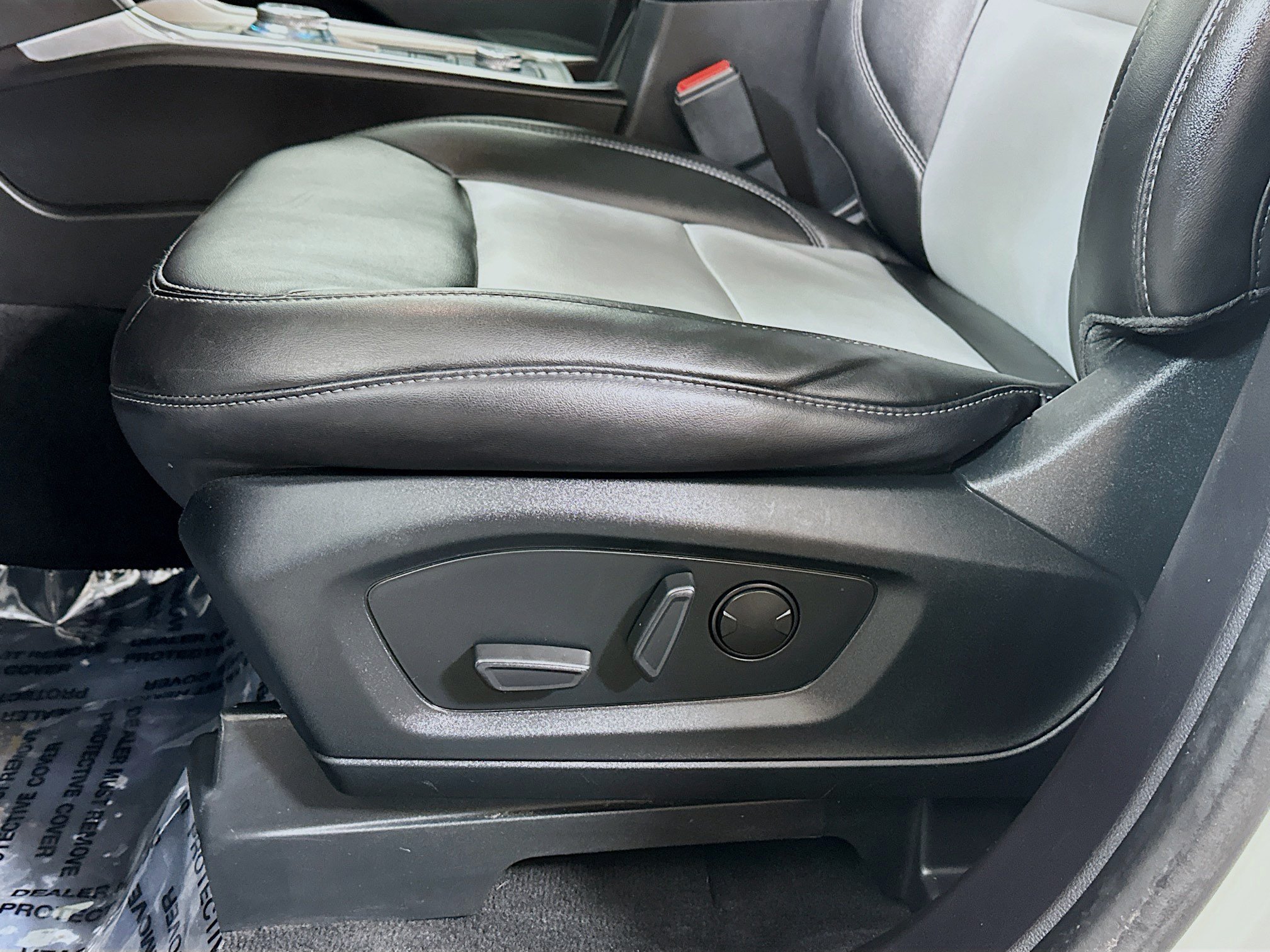 Used 2022 White Metallic Ford XLT image 19