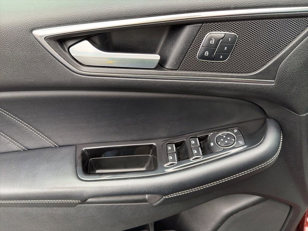Used 2016  Ford Sport image 11