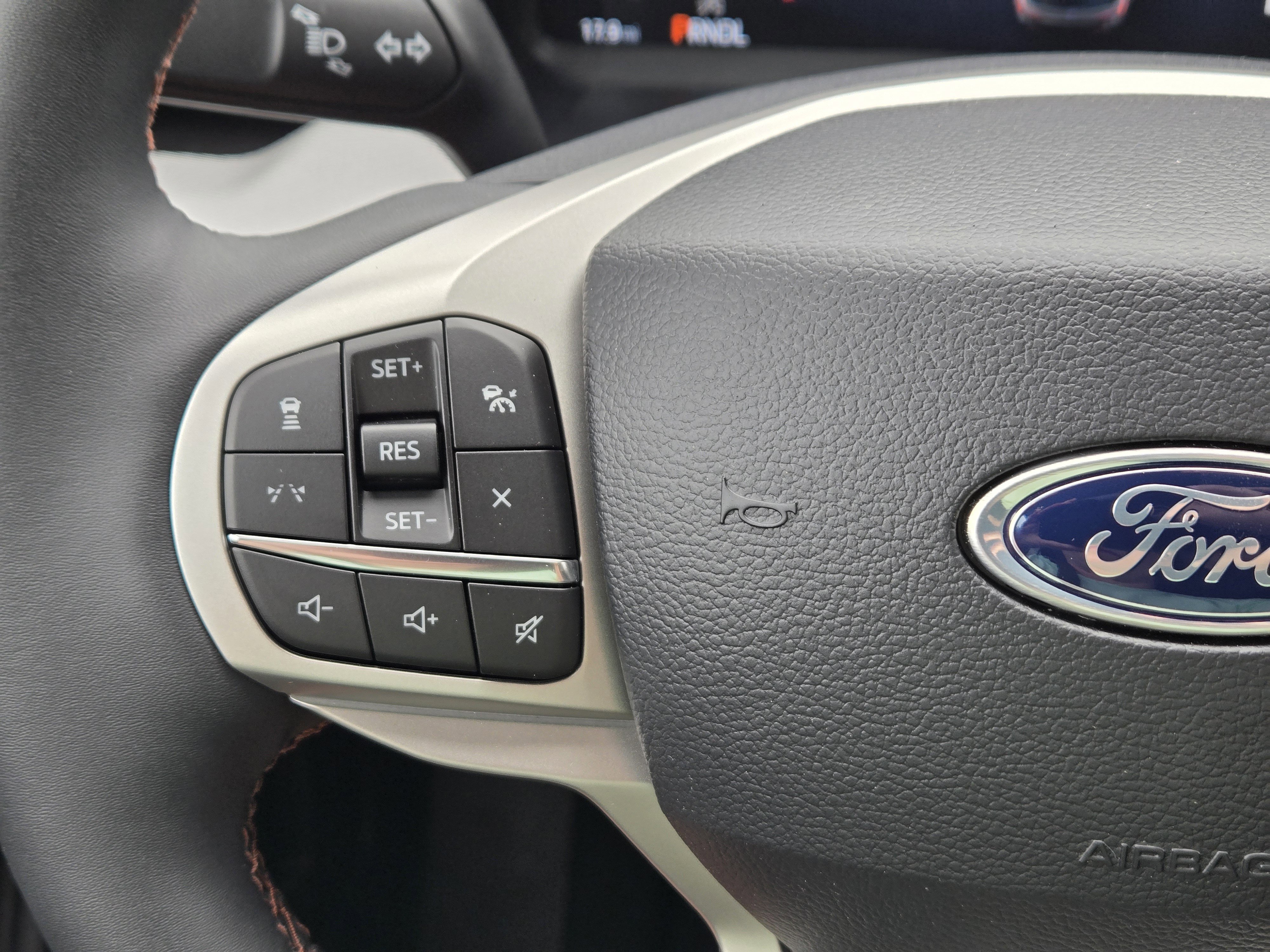 New 2026 Space White Metallic FORD Active image 24