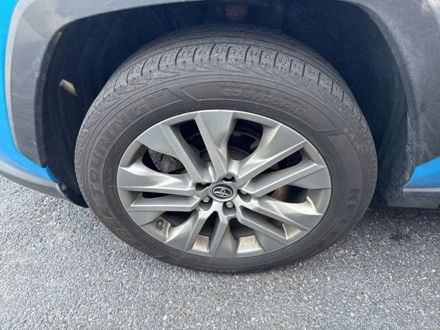 Used 2019 Blue Toyota XLE Premium image 6