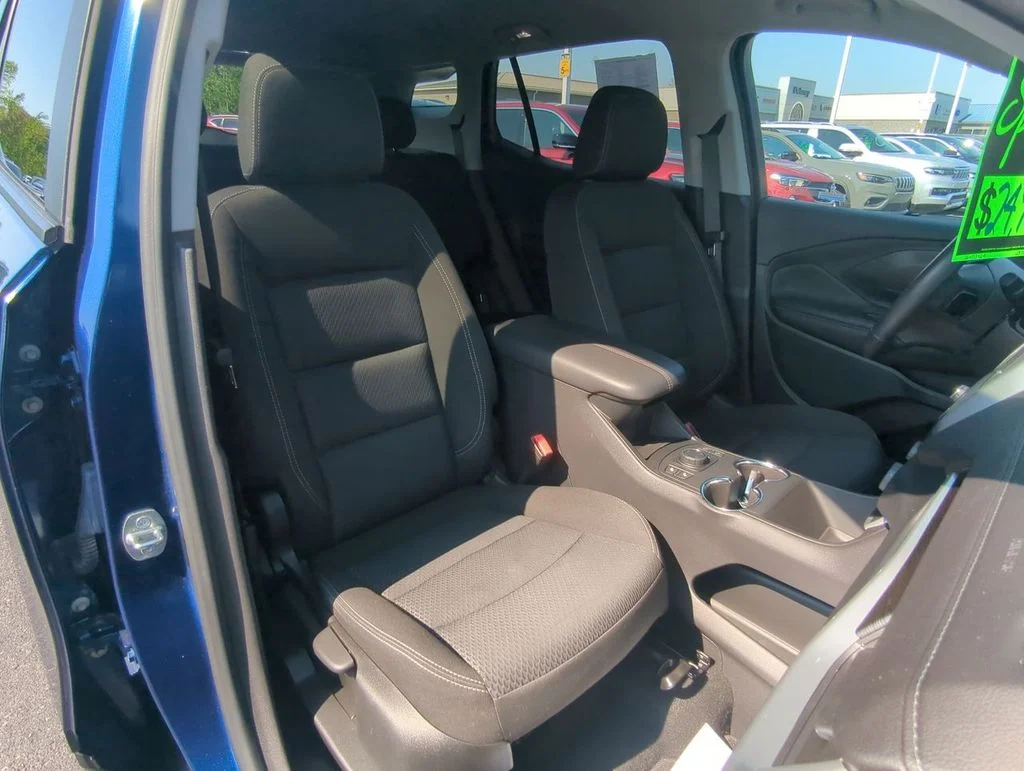 Used 2023 Blue GMC SLE image 25