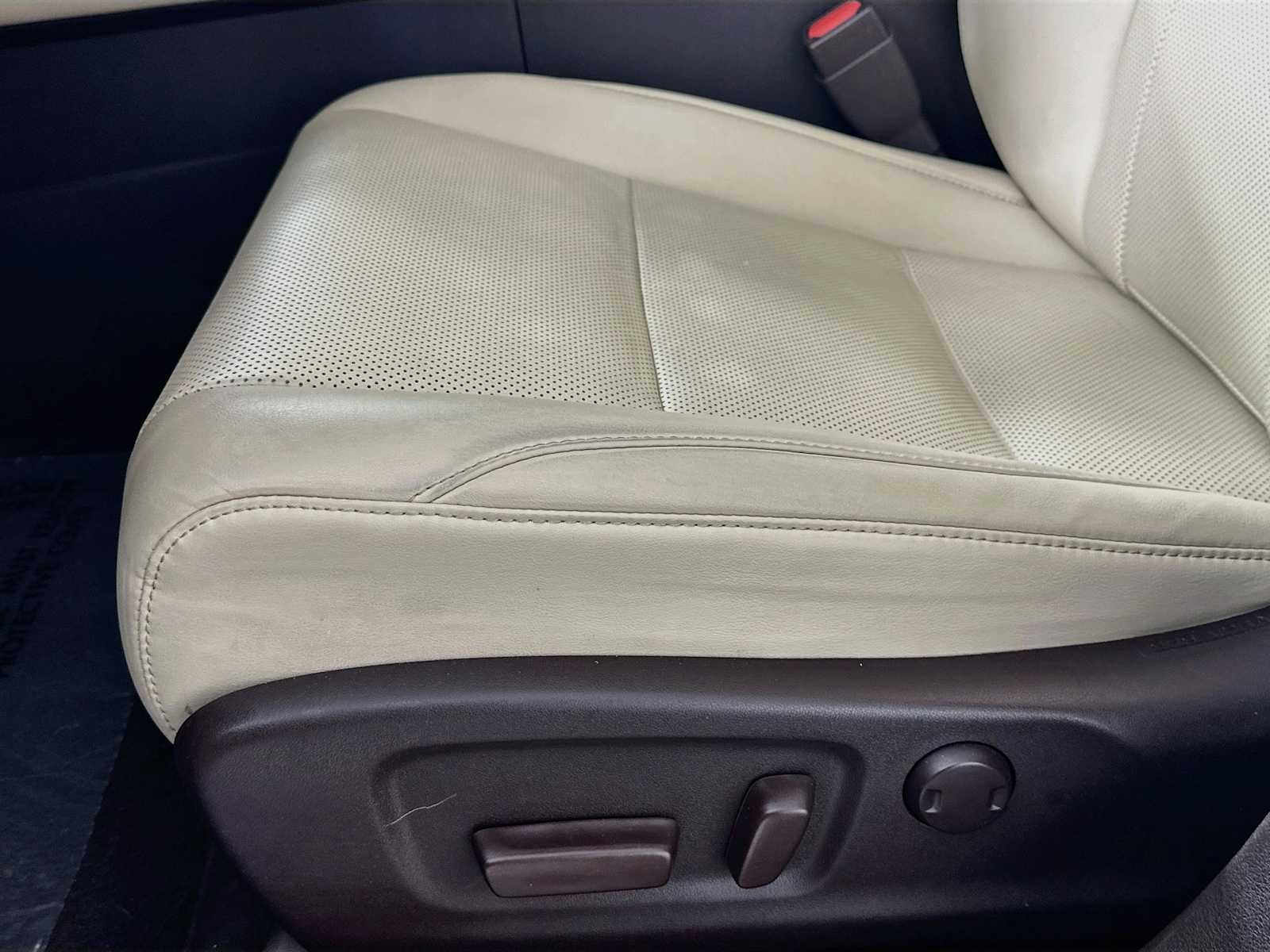 Used 2020 Moonbeam Beige Metallic Lexus  image 17