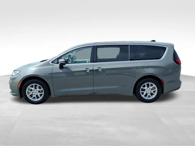 Used 2023 White Chrysler Touring L image 4