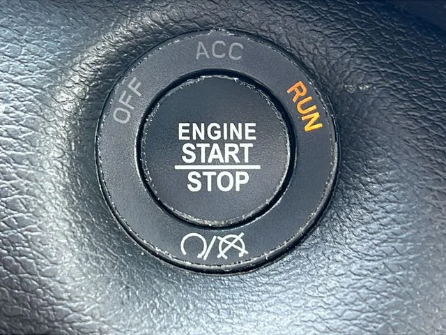Used 2021 Silver Jeep Latitude Lux image 23