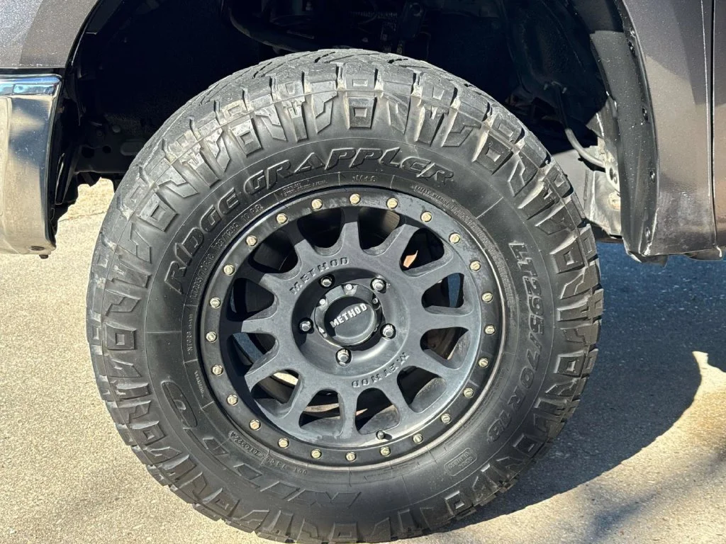 Used 2015 Gray Toyota SR5 image 9
