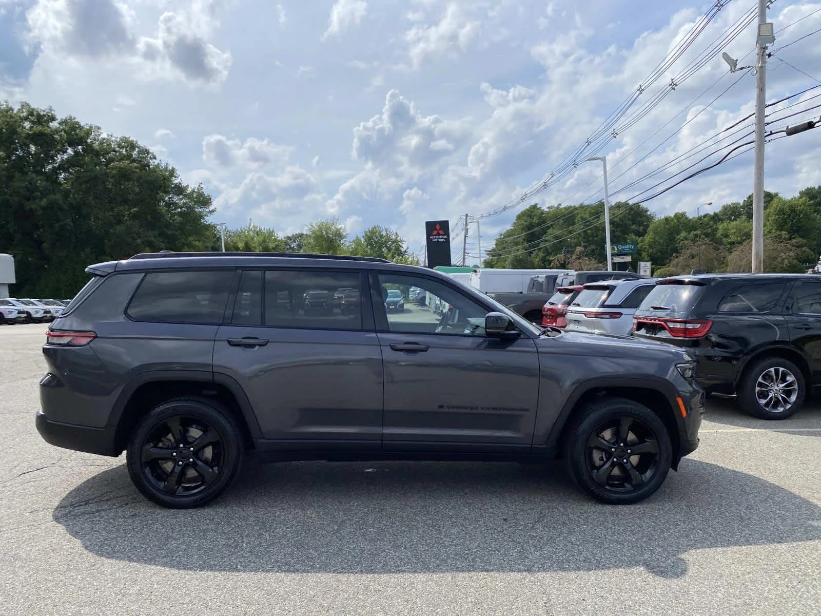 Used 2023 Baltic Gray Metallic Clearcoat Jeep Altitude image 2