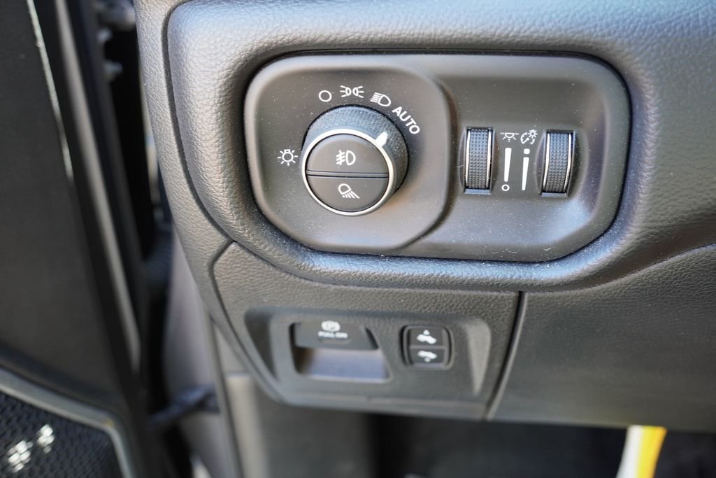 Used 2021 Billet Silver Metallic Clearcoat Ram Laramie image 25