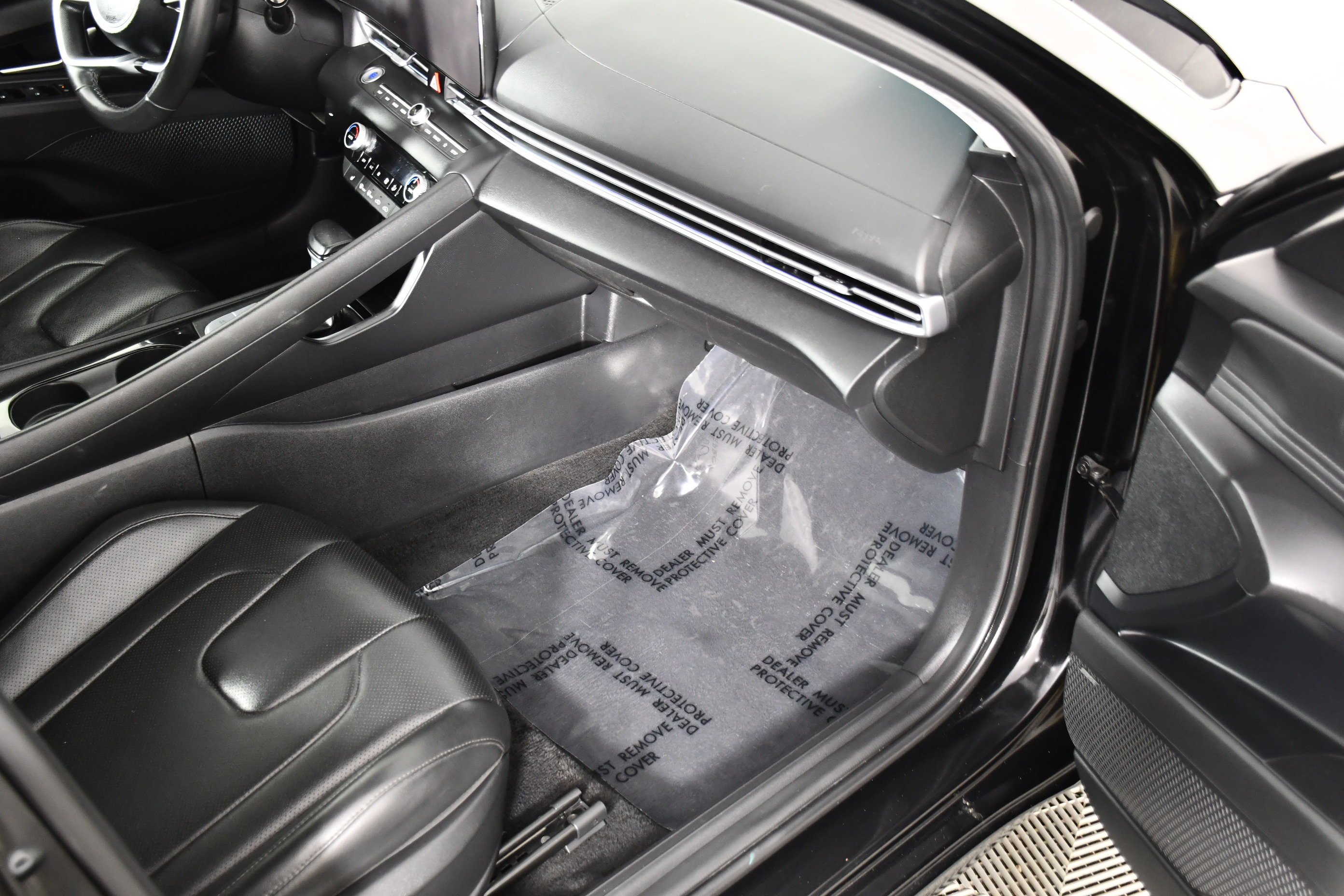 Used 2025 Abyss Black Hyundai Limited image 32