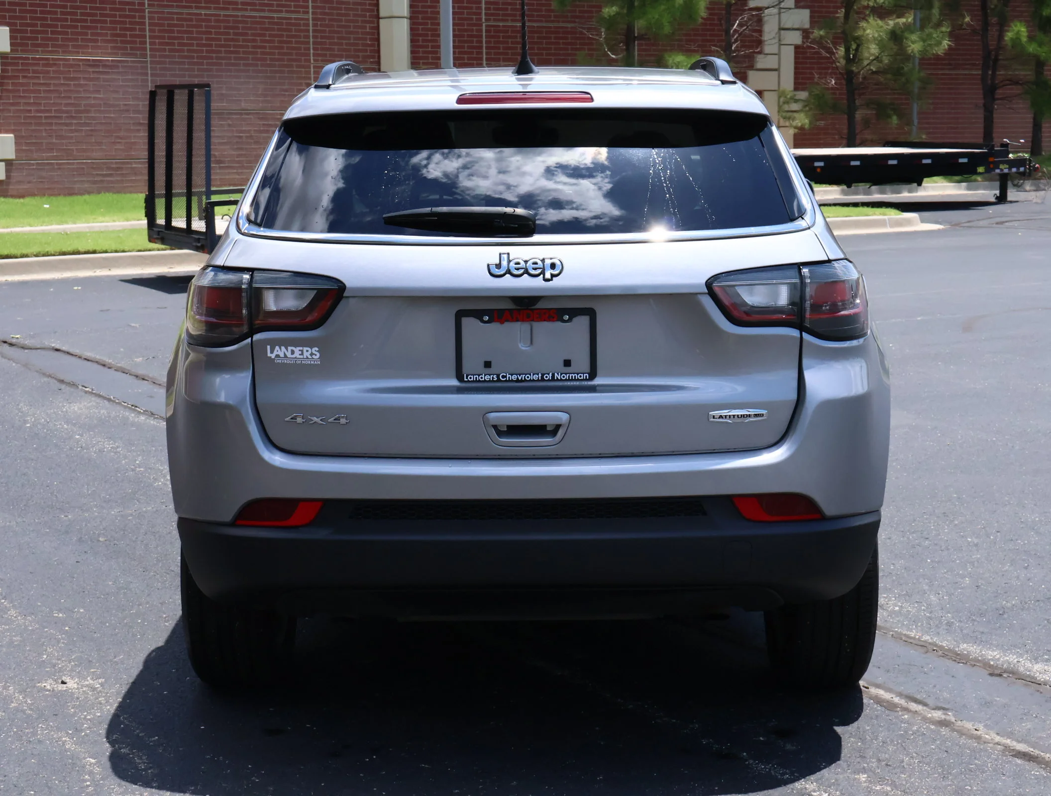 Used 2023 Billet Silver M Jeep Latitude Lux image 30