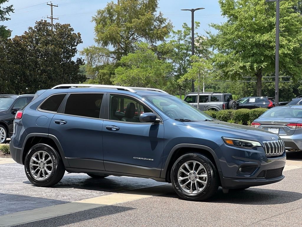 Used 2020 Blue Jeep Latitude Plus image 5