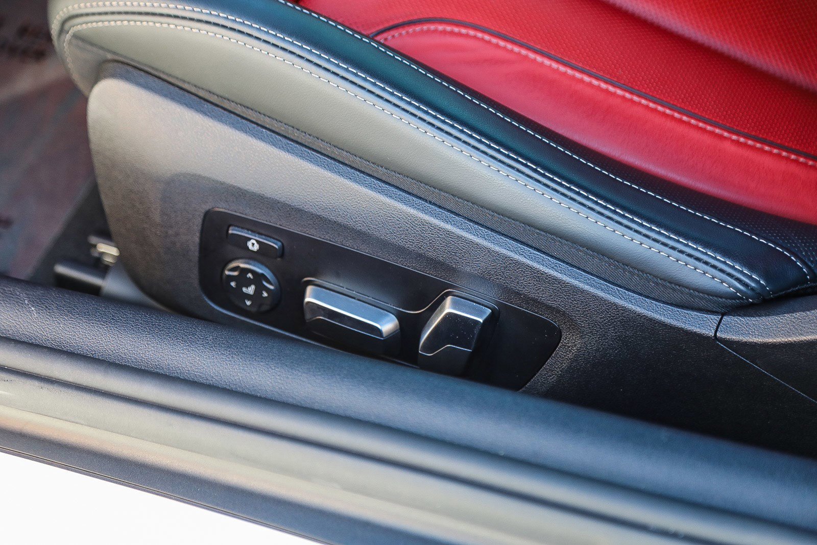 2025 BMW 8 Series 840i - Photo 18