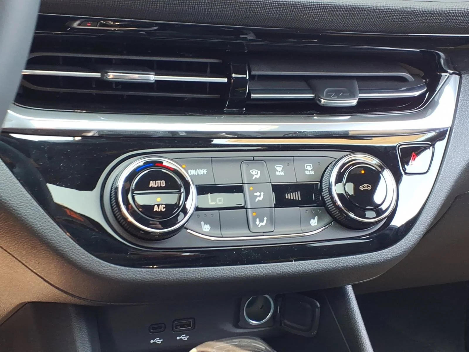 2026 Buick Envista Sport Touring - Photo 17