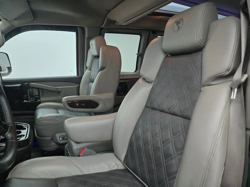 2023 GMC Savana Cargo Work Van - Photo 17