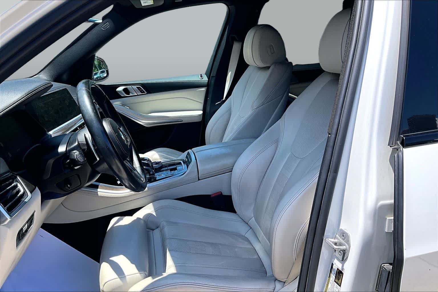 Used 2022 Mineral White Metallic BMW xDrive40i image 7