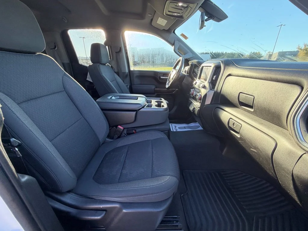 Used 2021 SUMMIT WHITE GMC Elevation image 33