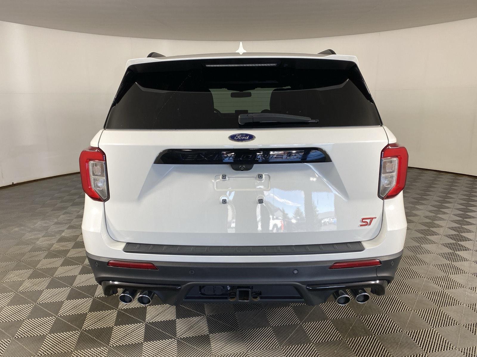 Used 2023 Star White Metallic Tri-Coat Ford ST image 9
