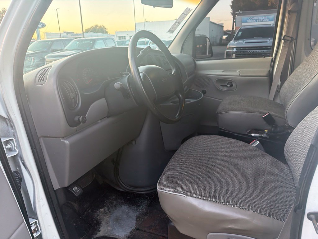 Used 1997 White Ford  image 8