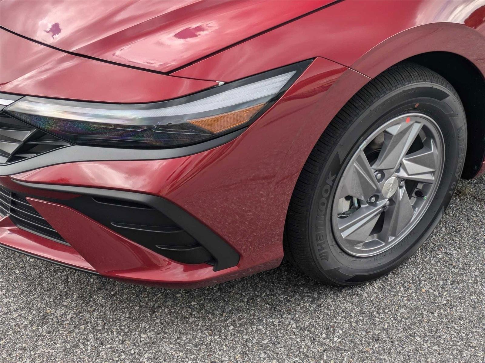 Used 2024 Ultimate Red Hyundai SE image 9