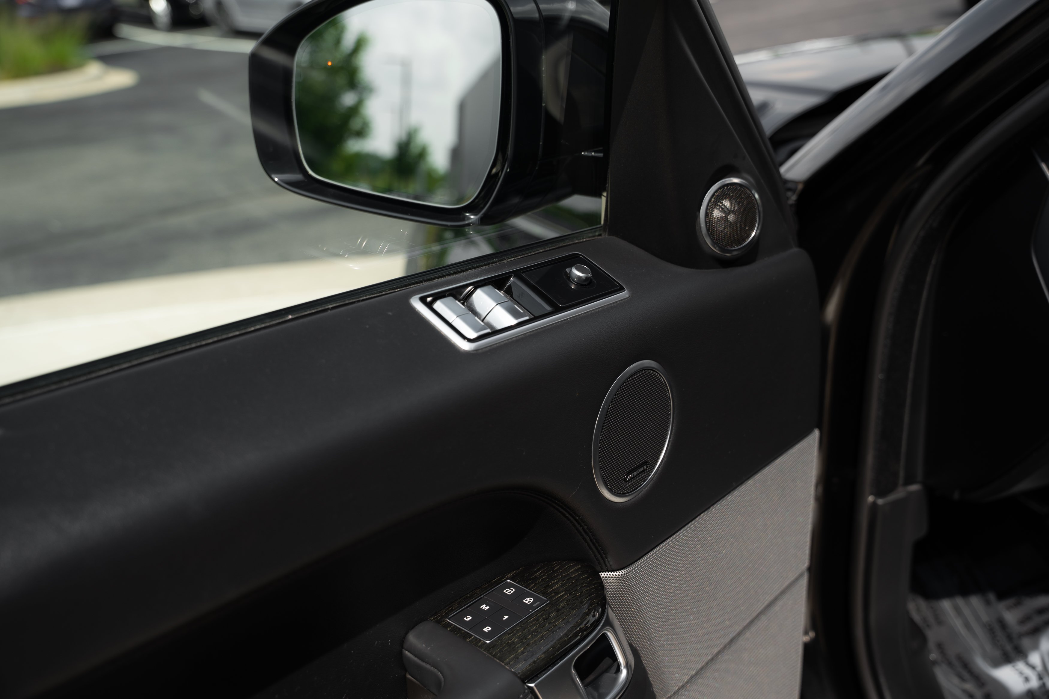 Used 2021 Santorini Black Metallic Land Rover HSE Silver Edition image 17