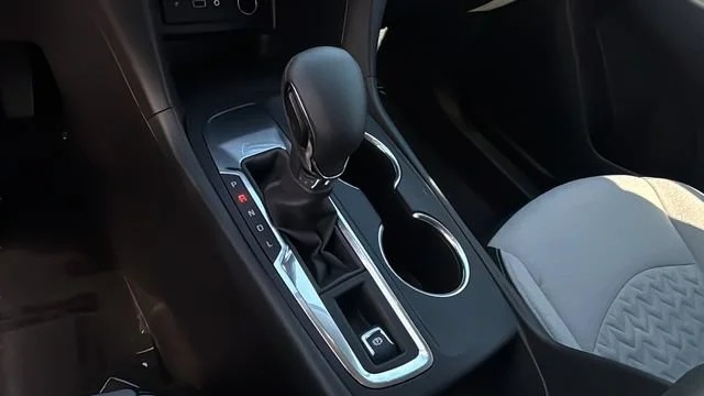 Used 2022 SUMMIT WHITE Chevrolet LS image 28
