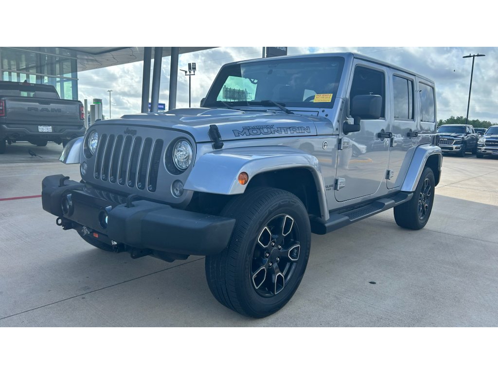 Used 2017 Silver Jeep Unlimited Sahara image 3