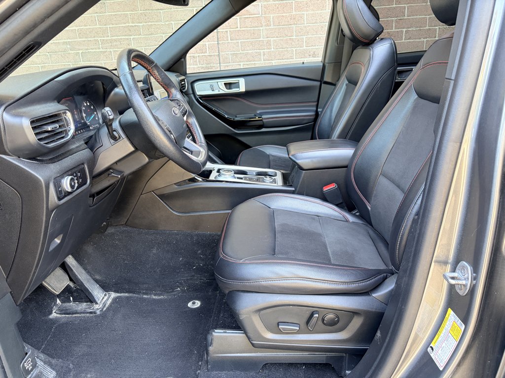 Used 2023 Carbonized Gray Metallic Ford ST-Line image 10