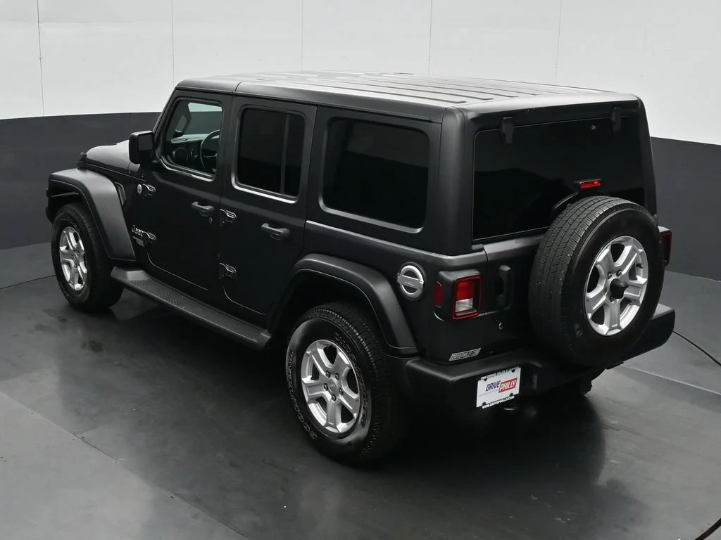 Used 2018 Gray Jeep Unlimited Sport S image 19