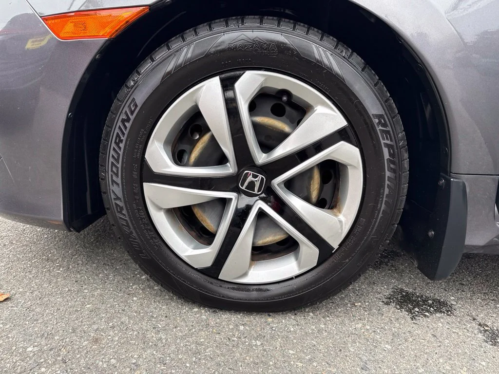 Used 2018 Modern Steel Metallic Honda LX image 40