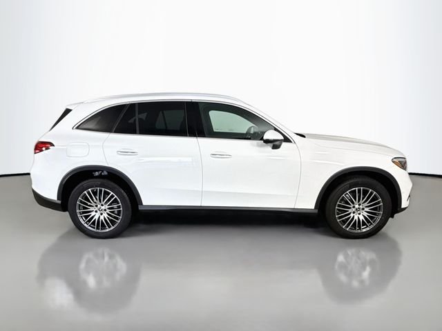 Used 2025  Mercedes-Benz GLC 300 image 8