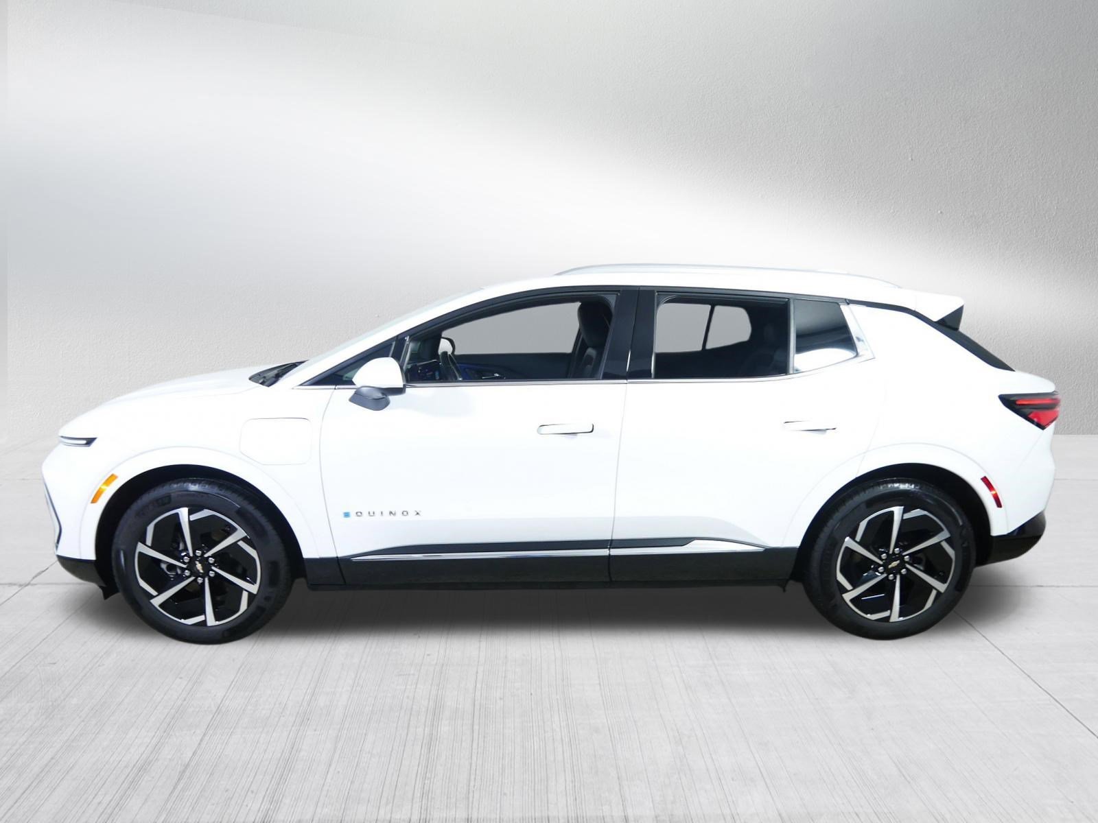 Used 2024 Summit White Chevrolet 2LT image 4