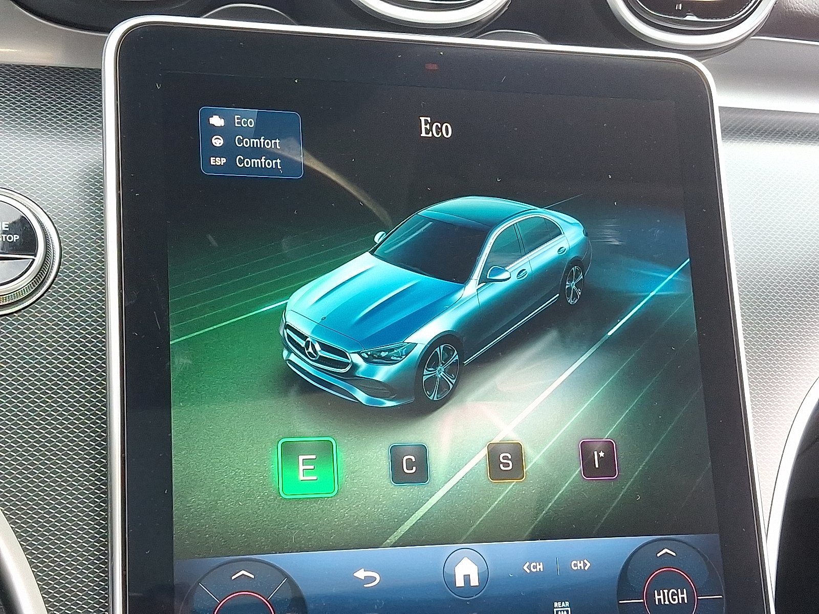 2025 Mercedes-Benz C-Class Sedan C 300 - Photo 23