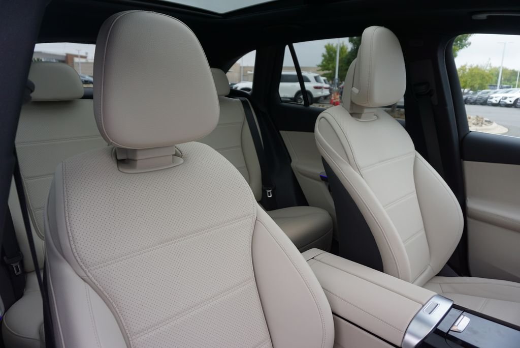 Used 2026 Polar White Mercedes-Benz GLC 300 image 68