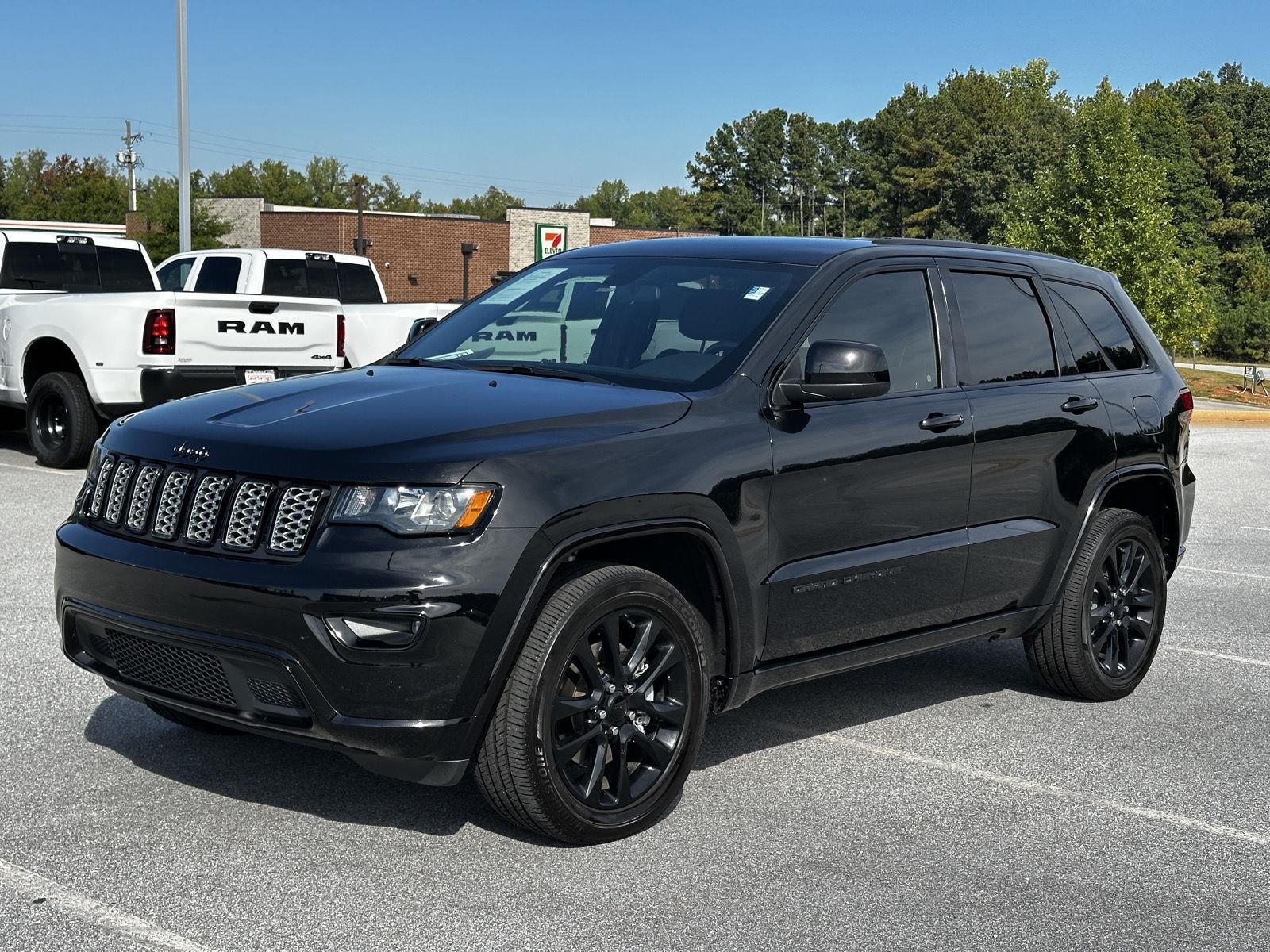 Certified Used 2021 Diamond Black Crystal Pearlcoat Jeep Laredo X image 13