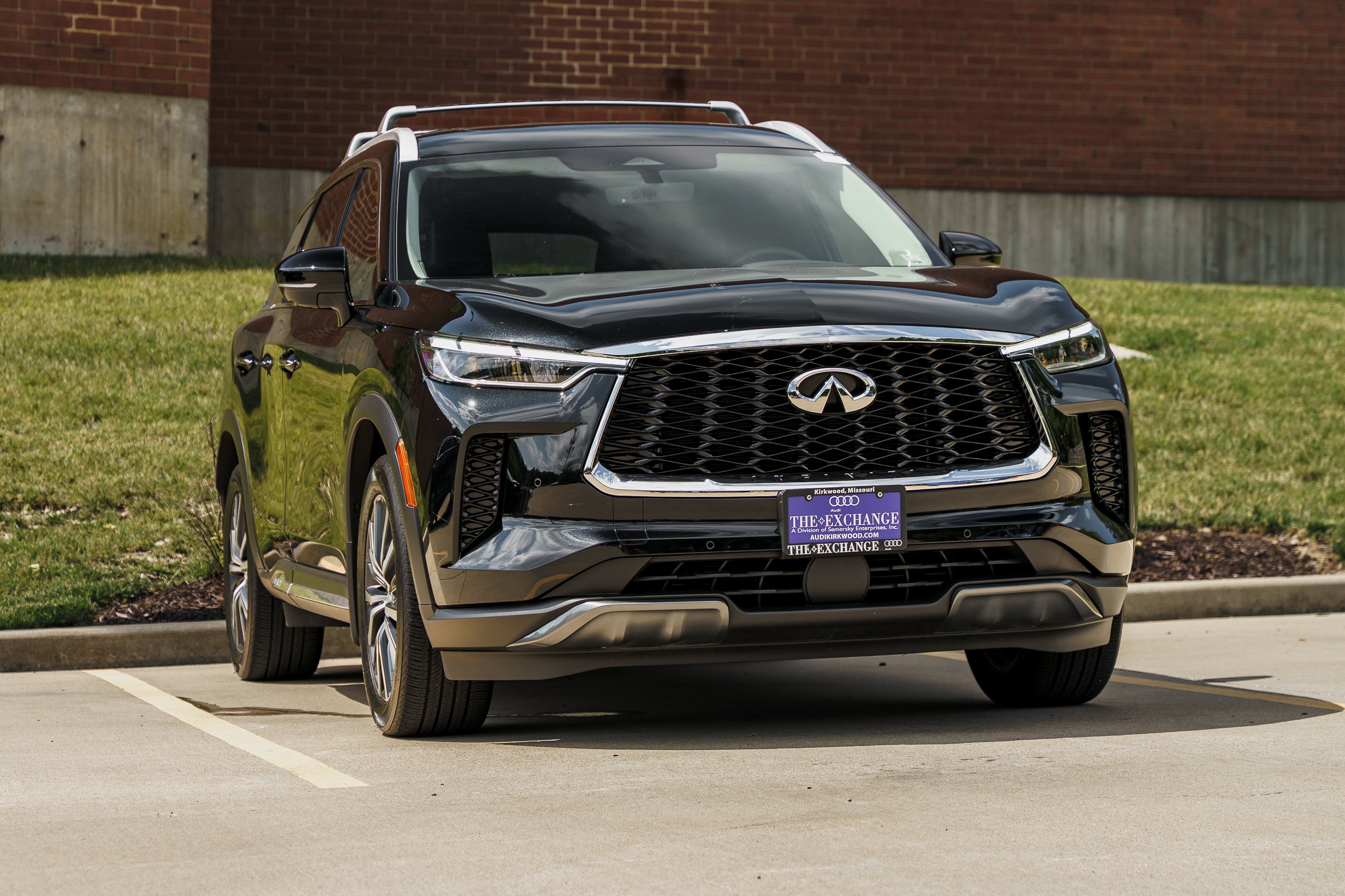 Used 2024 Mineral Black INFINITI SENSORY image 1