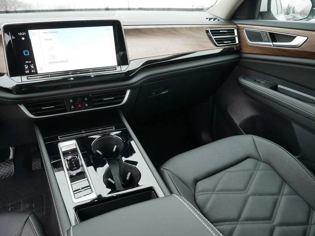 New 2026 White Volkswagen SE w/Technology image 10