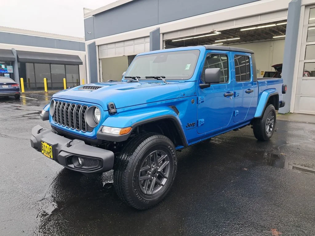 2026 Jeep Gladiator Sport S Auto's photo