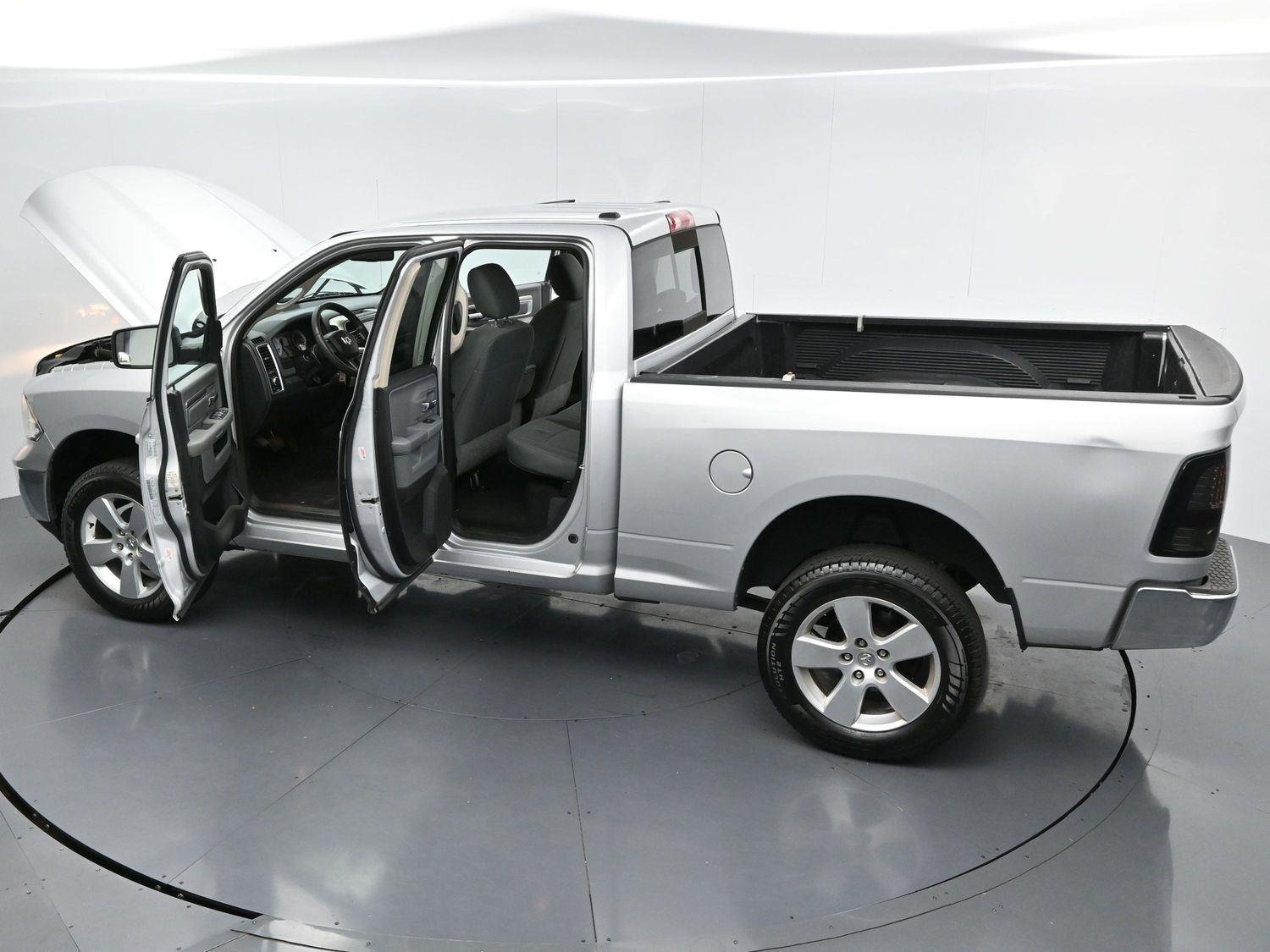 Used 2015 Bright Silver Metallic Clearcoat Ram SLT image 35