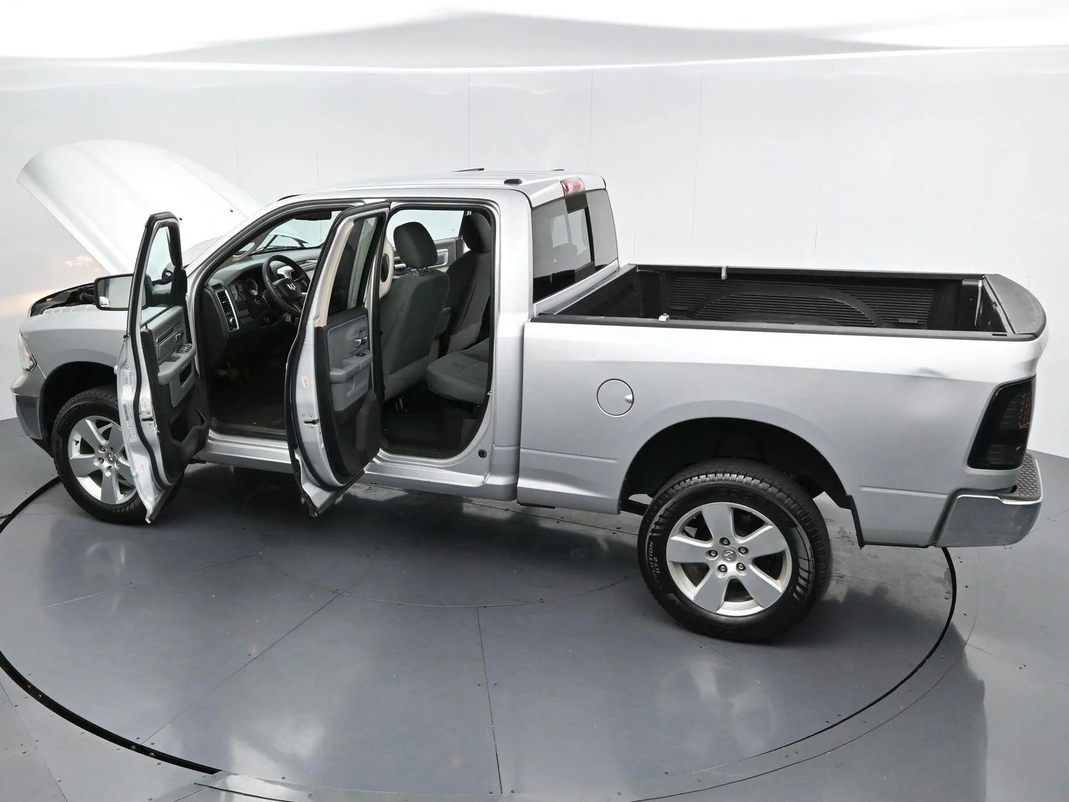 Used 2015 Bright Silver Metallic Clearcoat Ram SLT image 35