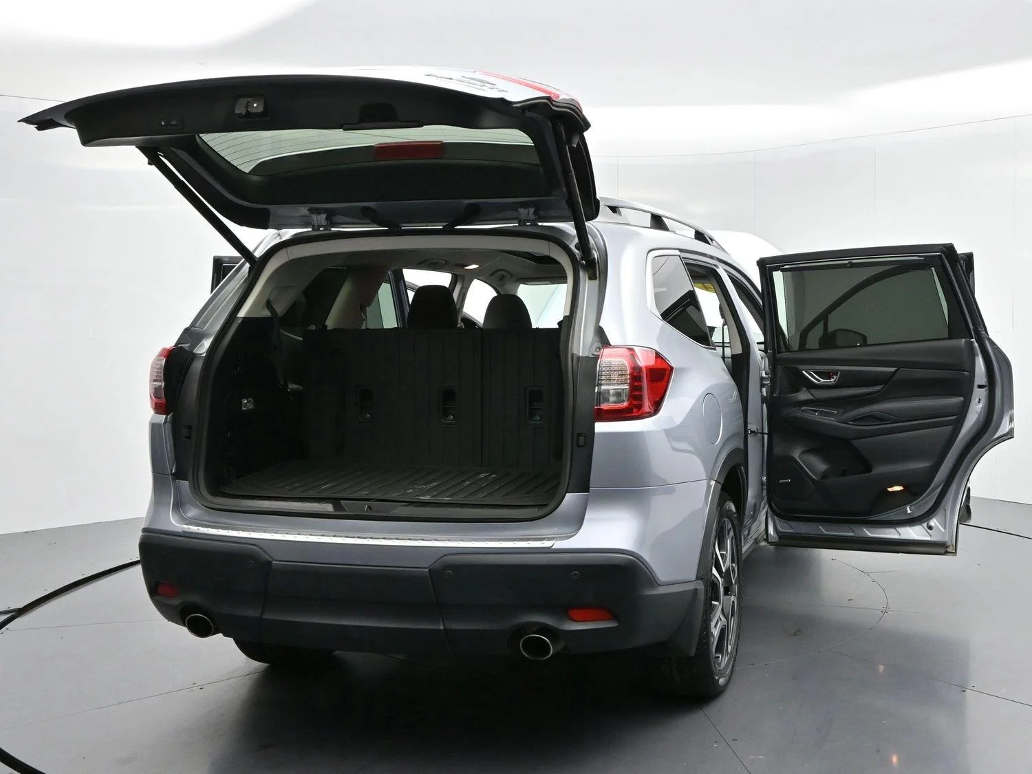 Used 2024 Ice Silver Metallic Subaru Limited image 49