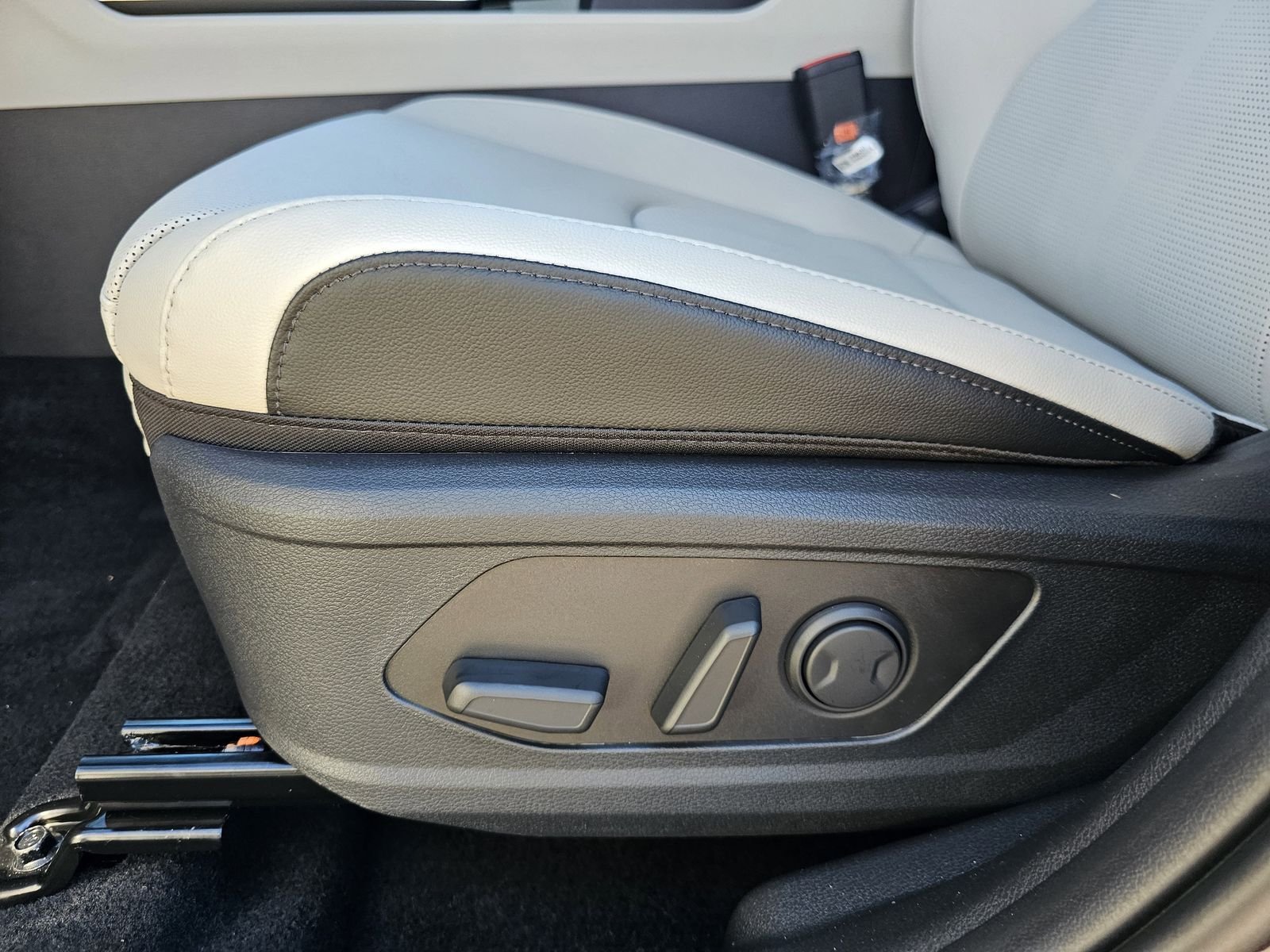 New 2026 Gray Kia EX image 10