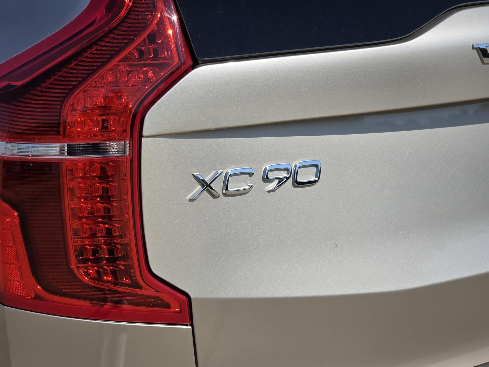 Used 2023 Bright Dusk Metallic Volvo Plus image 8