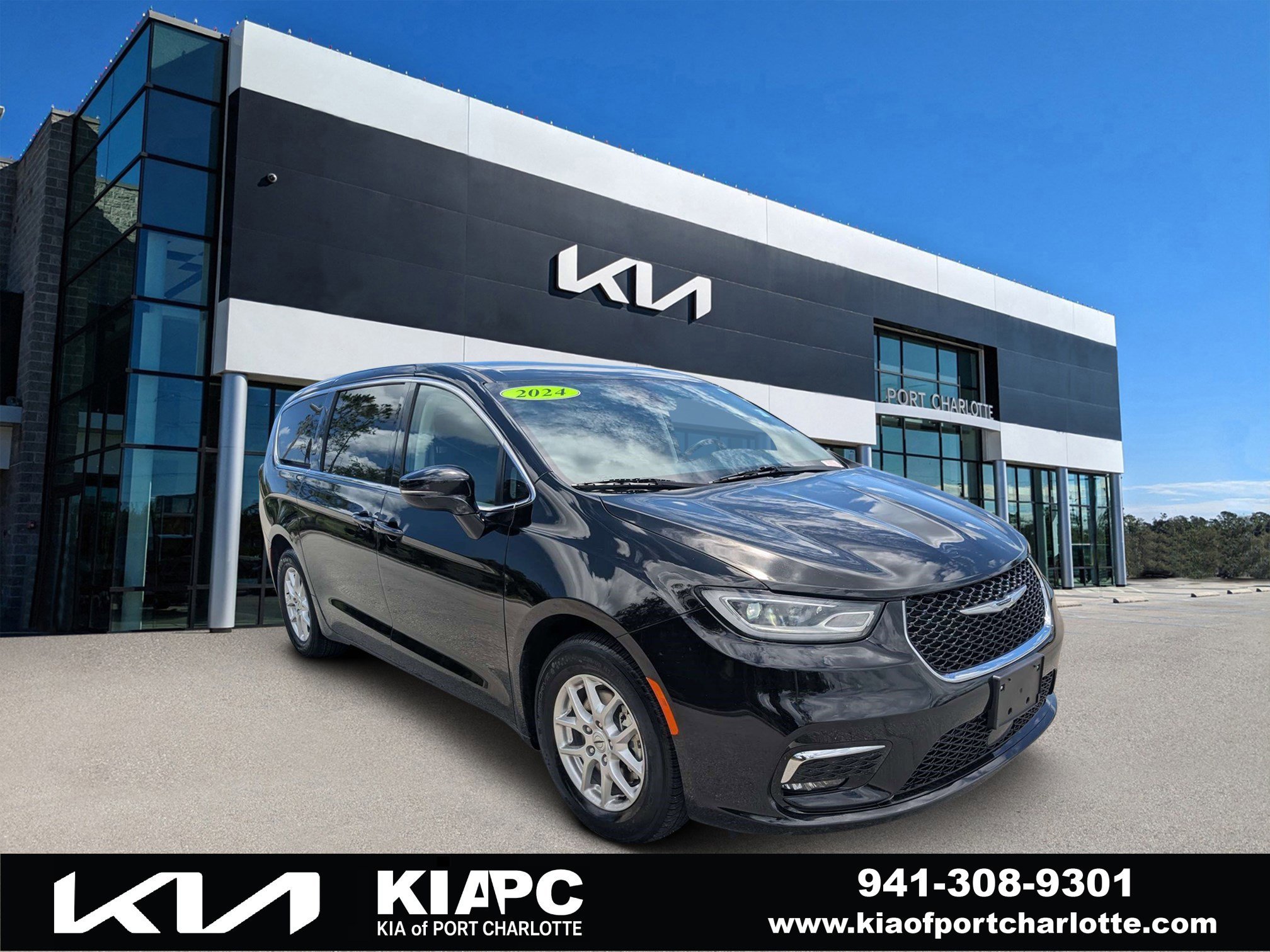 2024 Chrysler Pacifica Touring L's photo