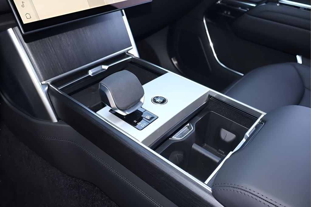New 2026 Fuji White Land Rover SE image 25