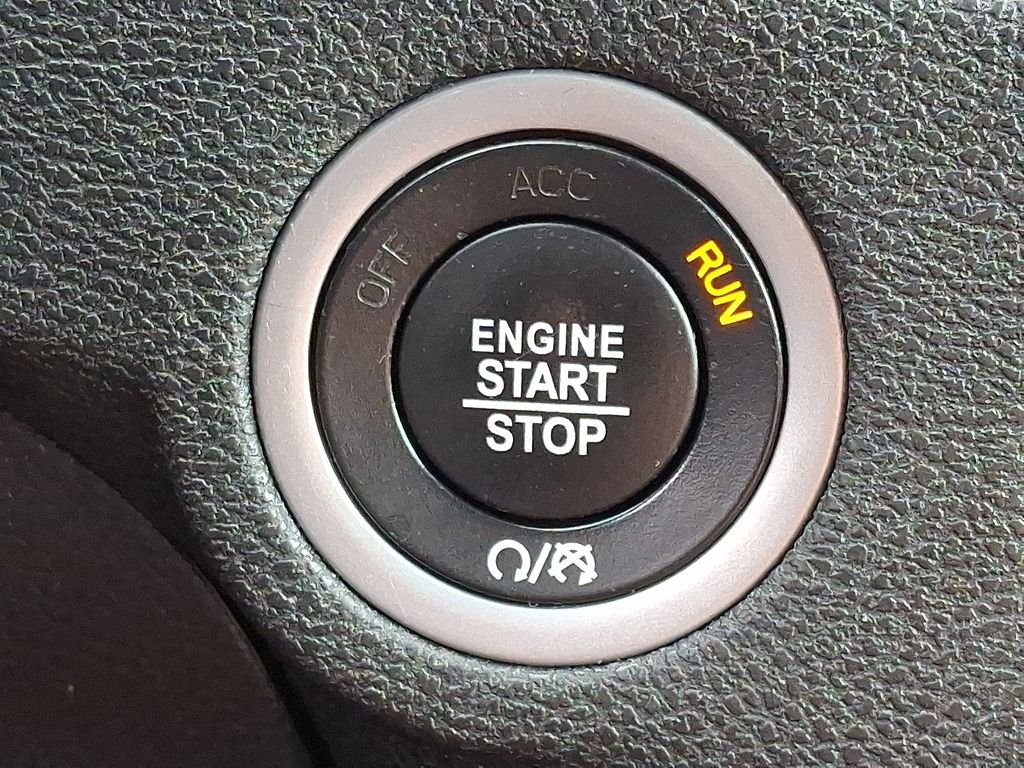 Used 2023  Dodge SXT image 25