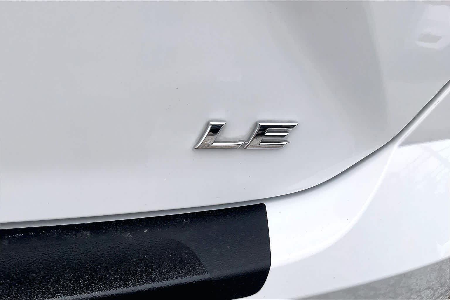 Used 2025 Ice Cap Toyota LE image 10