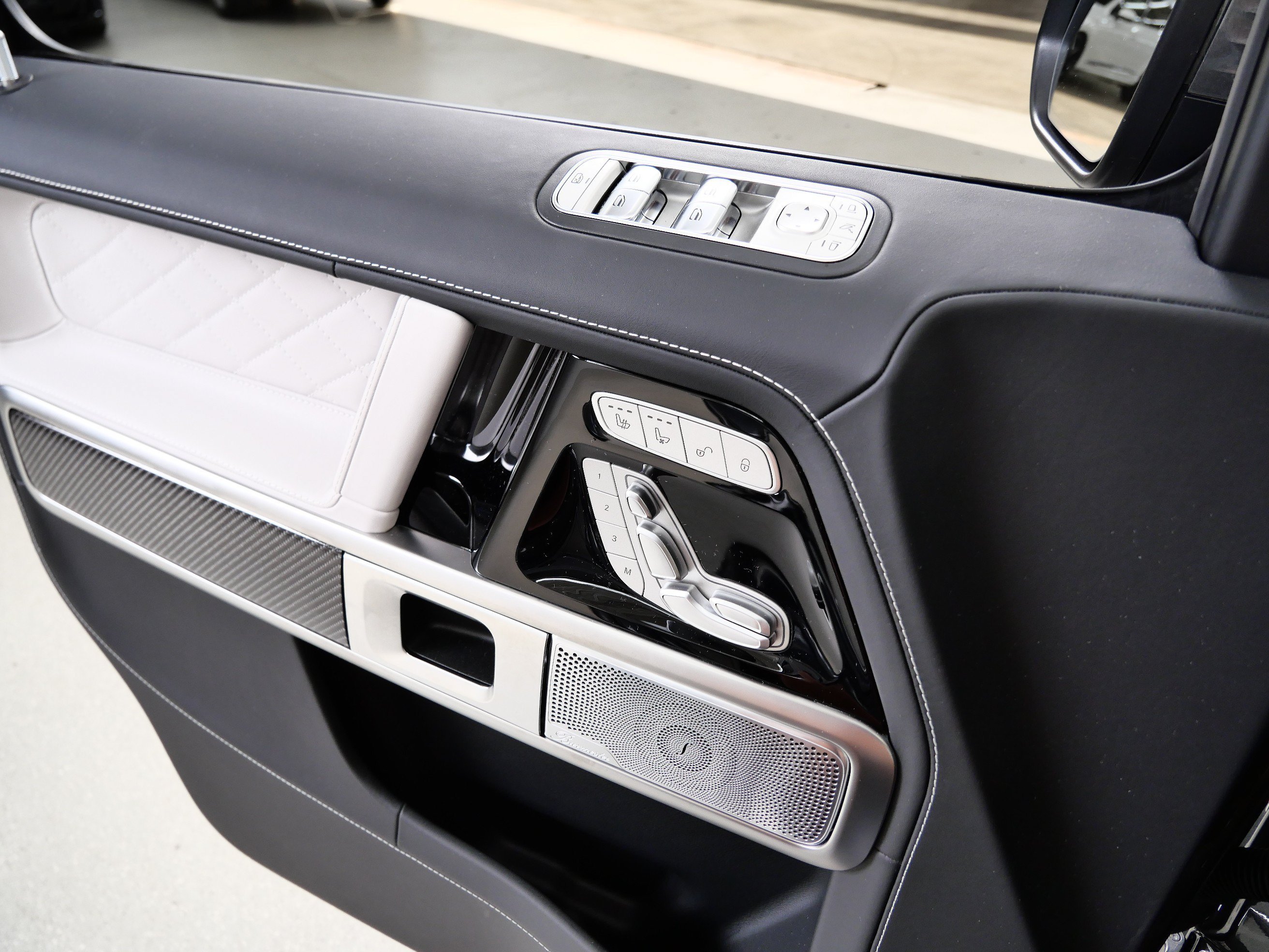 New 2027 MANUFAKTUR Graphite Metallic Mercedes-Benz AMG® G 63 SUV image 17