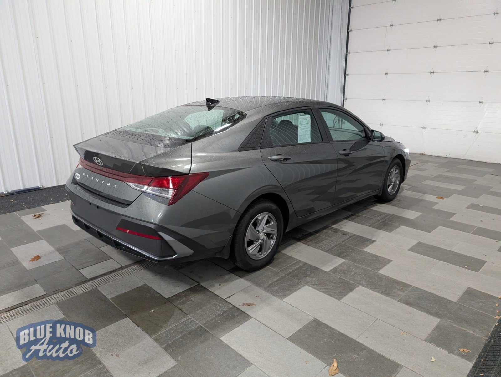 2025 Hyundai Elantra SE photo 4